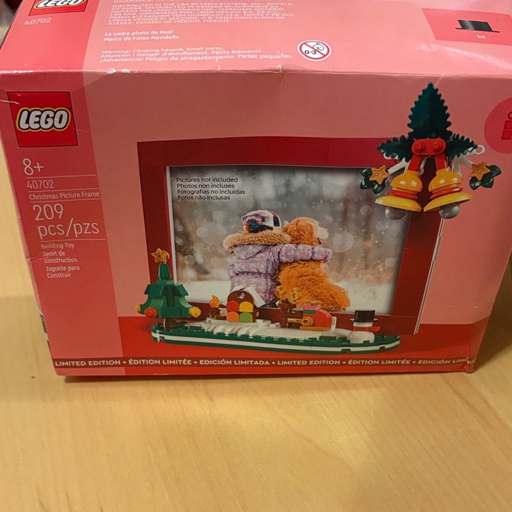 LEGO Festive Picture Frame Set with Red and Green Accents